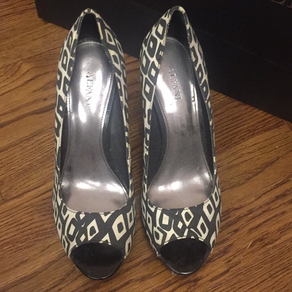 Alfani Black & white shoes